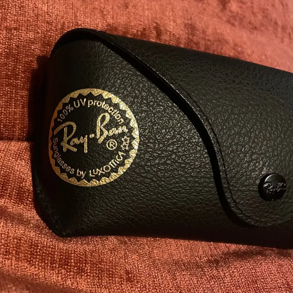 Ray-Ban aviator‎ black snap case
